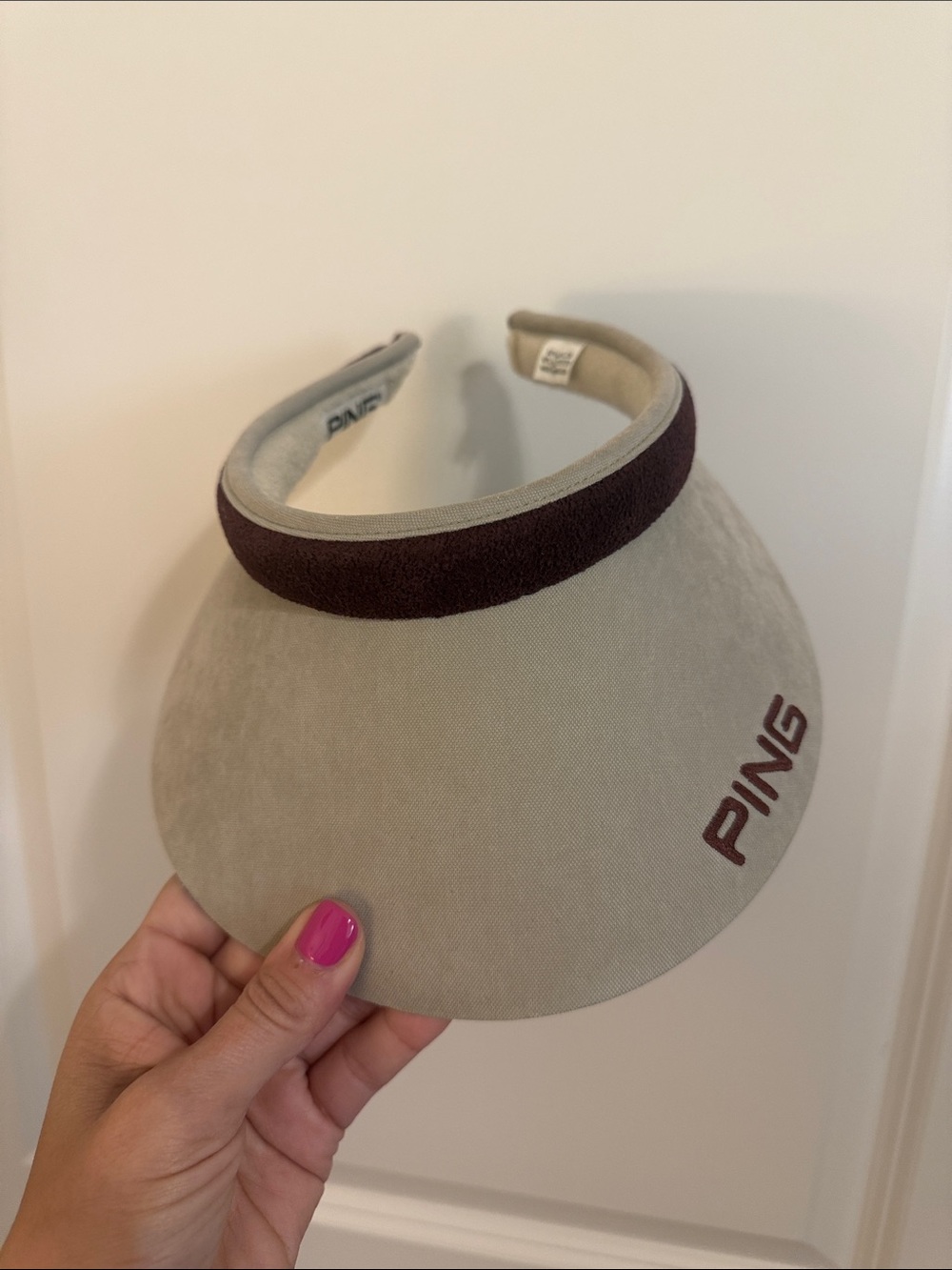 PING Women's Beige Visor with Burgundy Trim